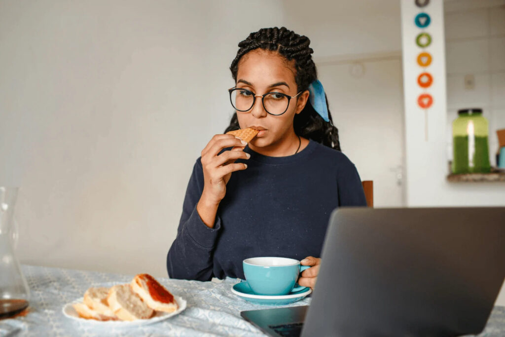 moraga realtor eating breakfast while working on her laptop
